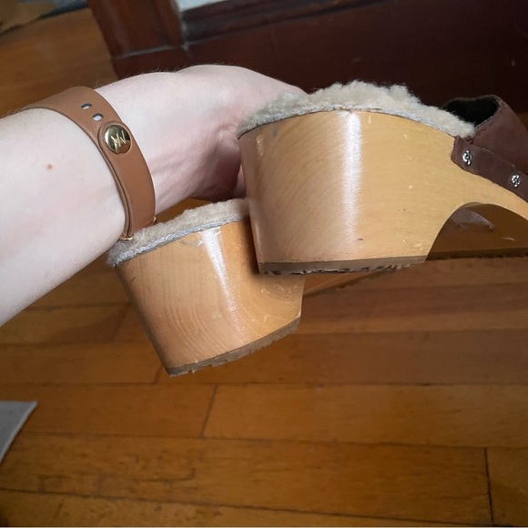 UGG Brown Leather Fisherman Mules Sandals Comfortable Clogs Shearling sz 11 - Picture 12 of 12